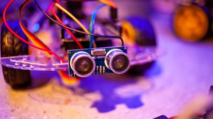 Micromouse – jak działa robot rozwiązujący labirynty i jak go zbudować
