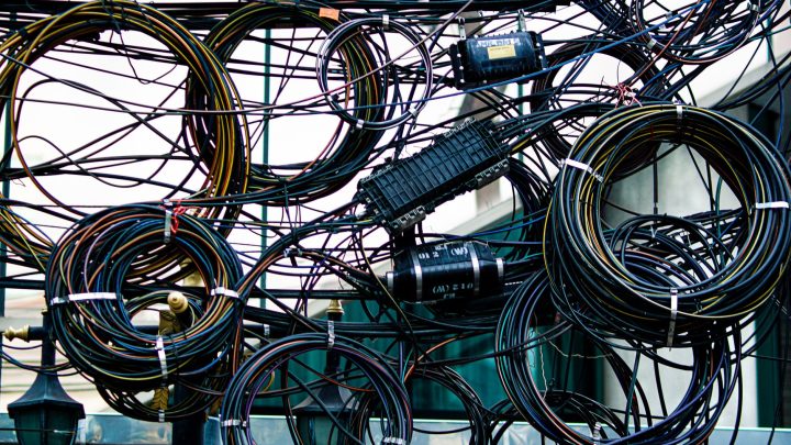 Oznaczenie N w elektryce – co oznacza przewód neutralny i jak go rozpoznać?