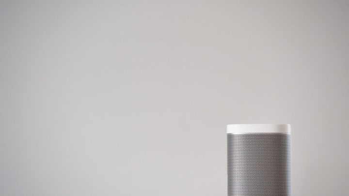 Google Home po polsku – funkcje głośnika, konfiguracja i sterowanie domem