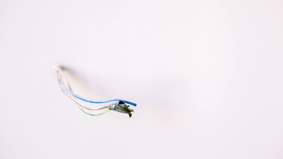 Oznaczenie masy w elektryce – symbole GND i zasady podłączania