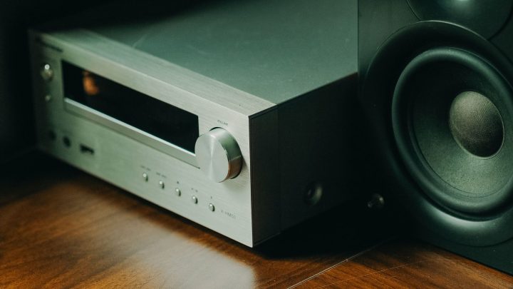 Yamaha RX-V485 – funkcje amplitunera, konfiguracja kina domowego i opinie